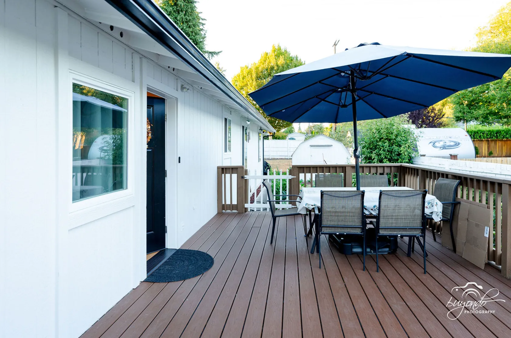 Deck with outdoor seating